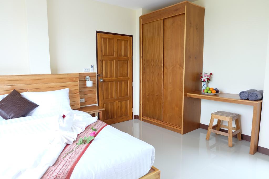 Chatin Guesthouse Khao Lak Exterior photo